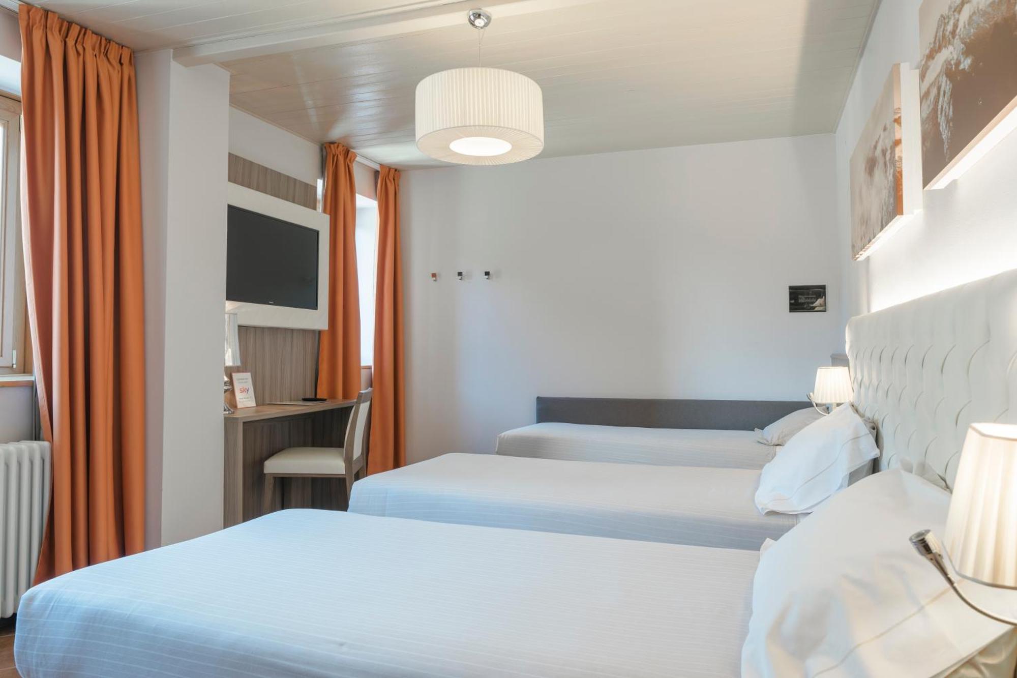 Hotel Garni Cristallo Ponte Di Legno Room photo